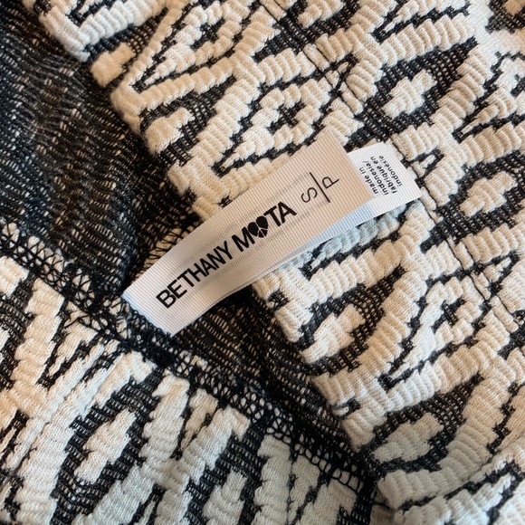 Tribal print fitted midi skirt - Picture 5 of 5